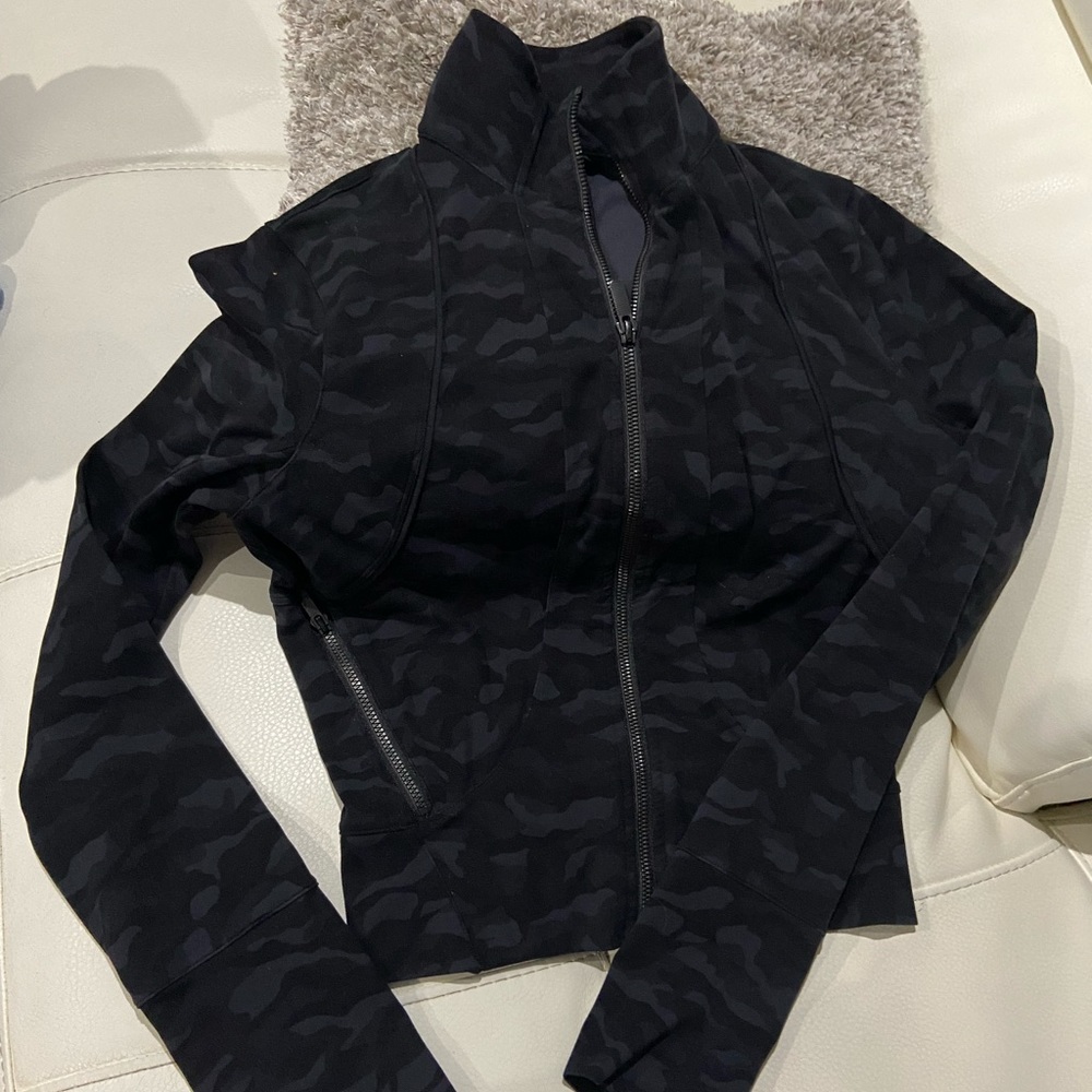 Lululemon black crop camo full freedom jacket